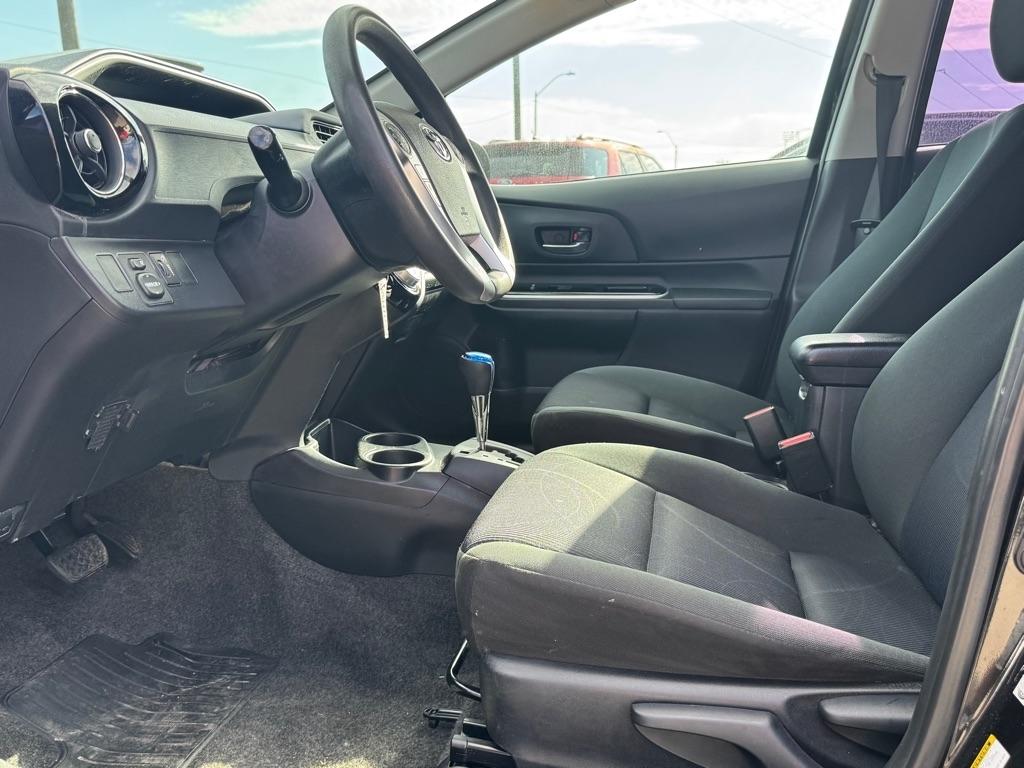 Toyota Prius c  2016