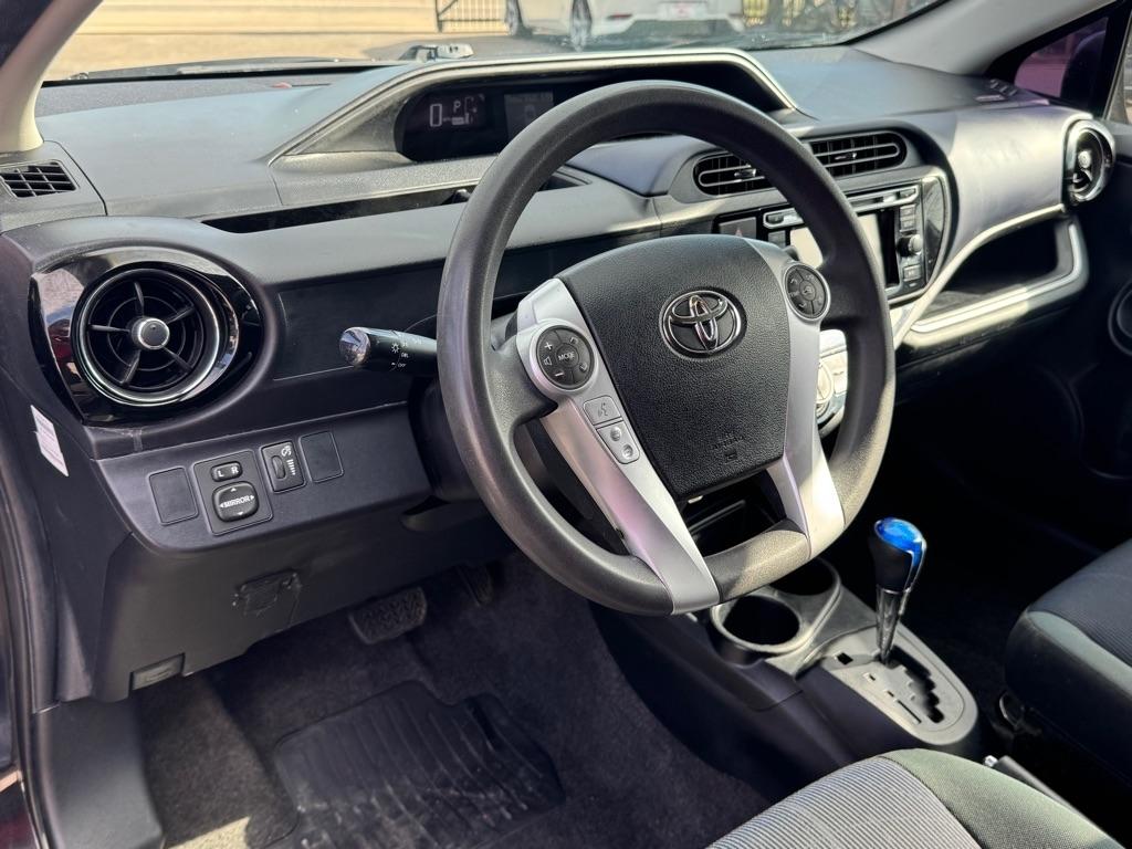 Toyota Prius c  2016
