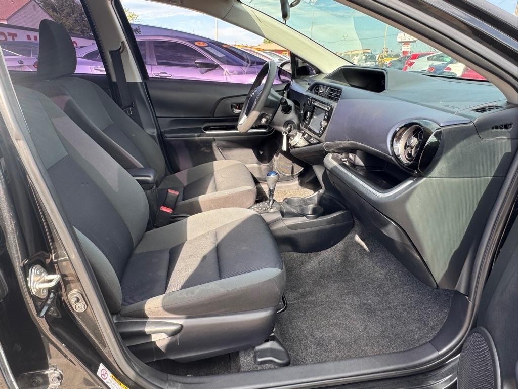 Toyota Prius c  2016