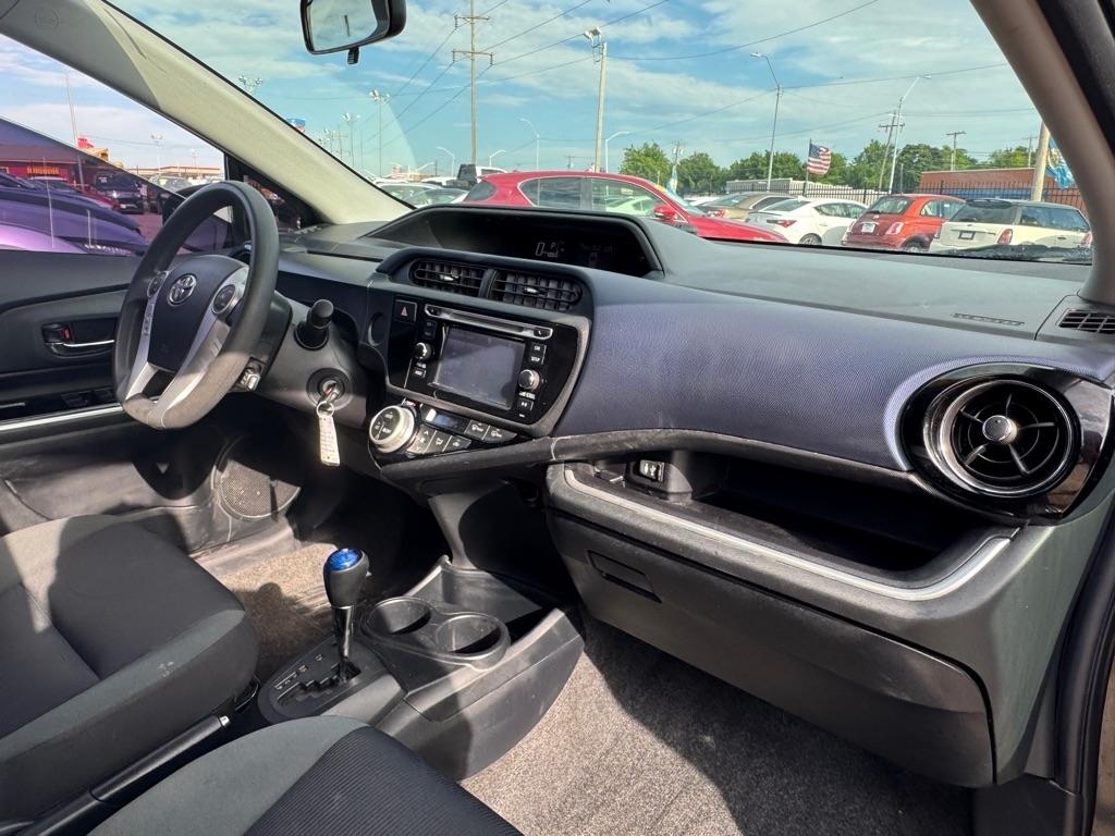 Toyota Prius c  2016