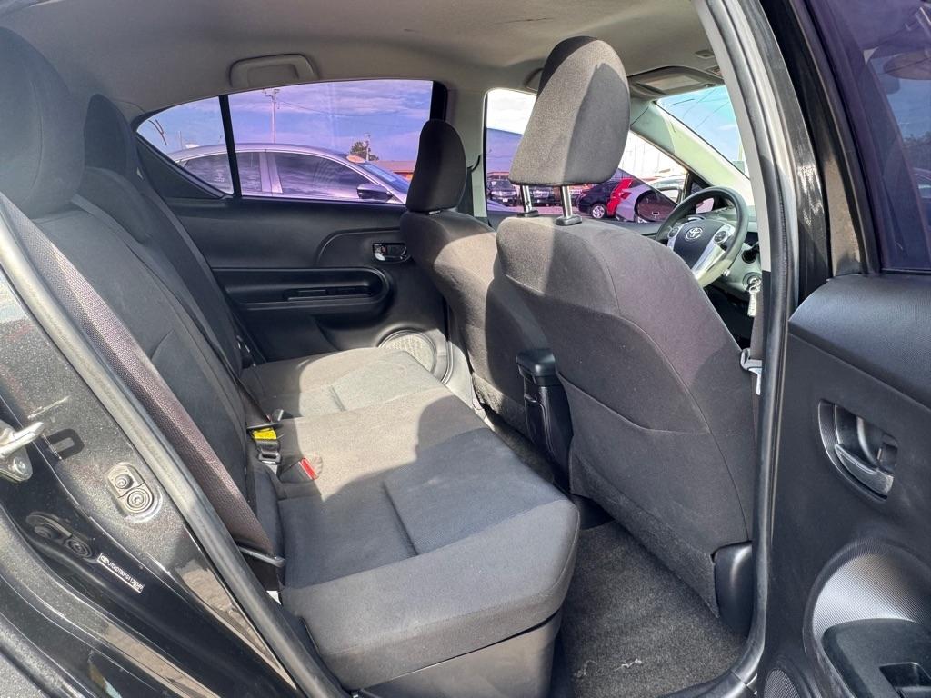 Toyota Prius c  2016