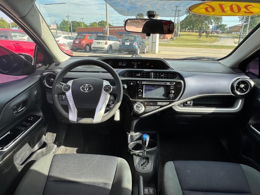 Toyota Prius c  2016