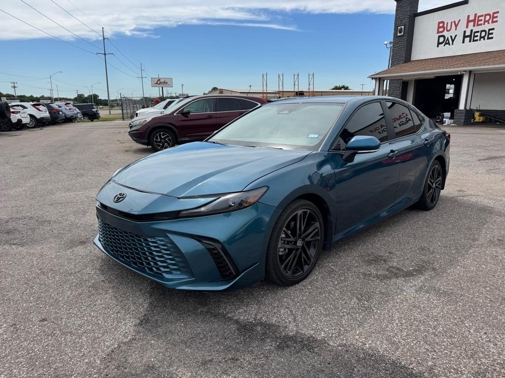 Toyota Camry Hybrid XLE 2025