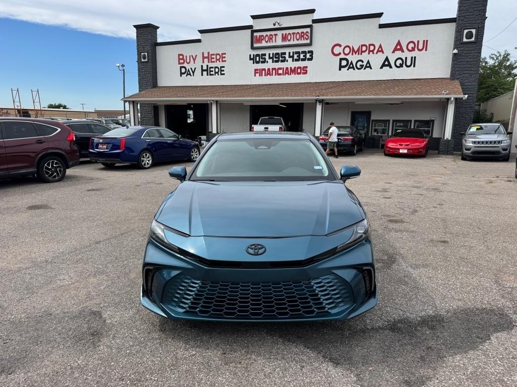 Toyota Camry Hybrid XLE 2025