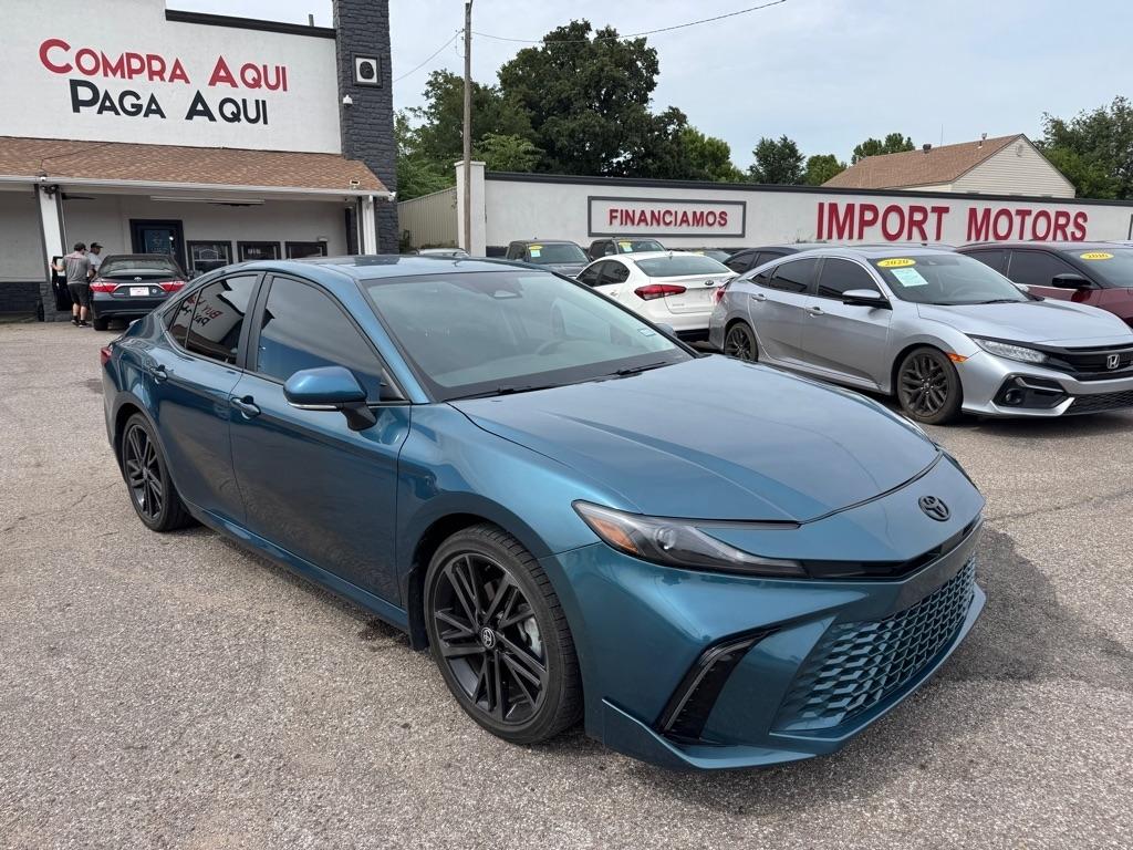 Toyota Camry Hybrid XLE 2025