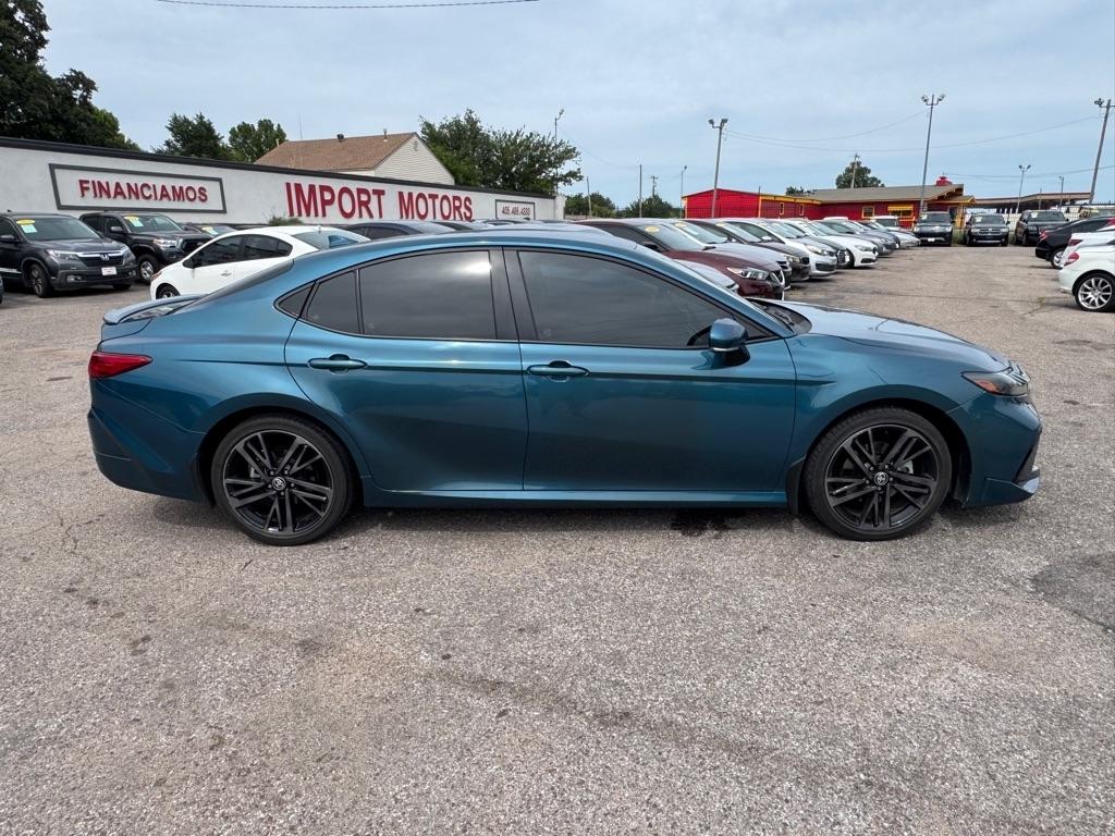 Toyota Camry Hybrid XLE 2025