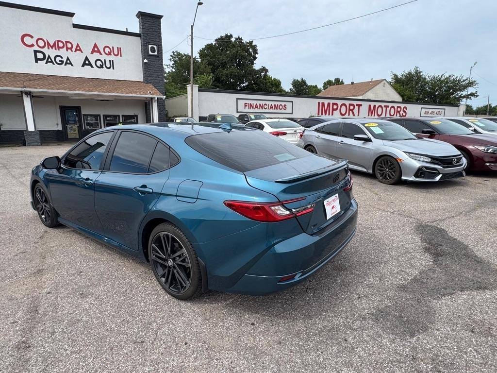 Toyota Camry Hybrid XLE 2025