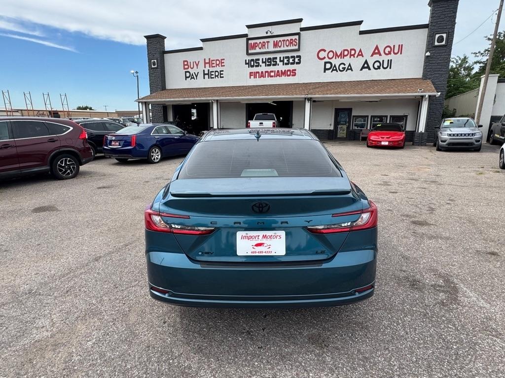 Toyota Camry Hybrid XLE 2025