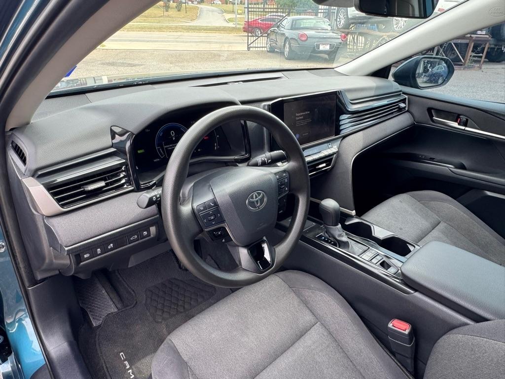 Toyota Camry Hybrid XLE 2025