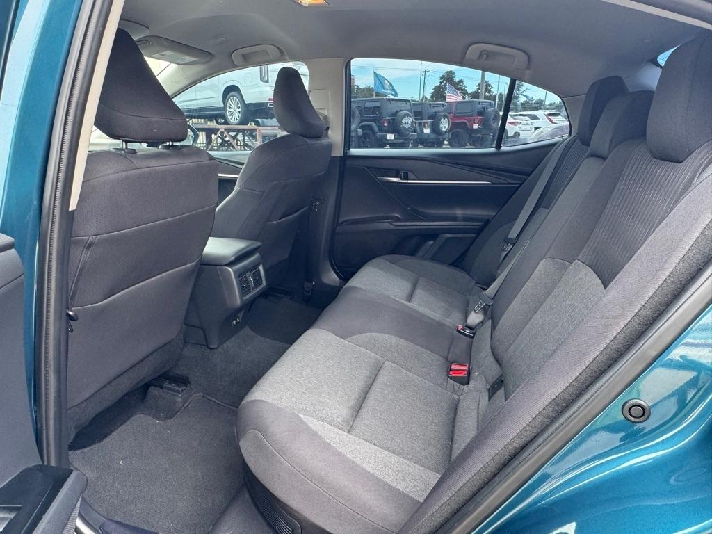 Toyota Camry Hybrid XLE 2025