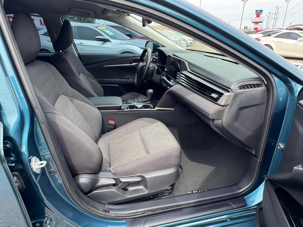 Toyota Camry Hybrid XLE 2025