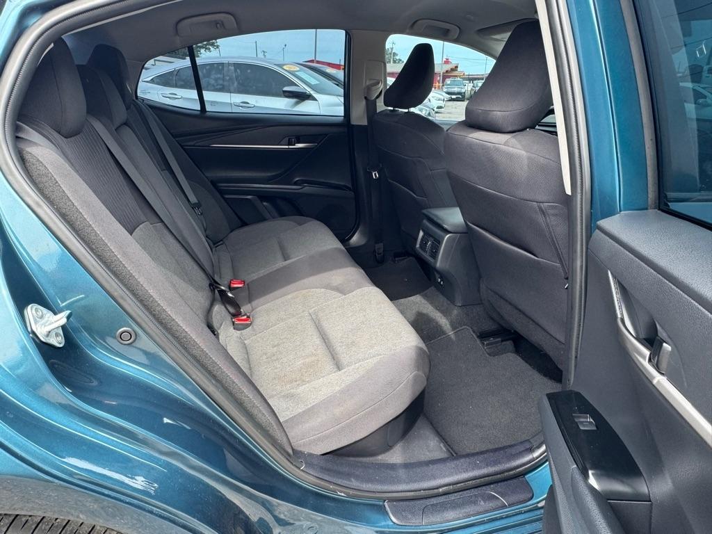 Toyota Camry Hybrid XLE 2025