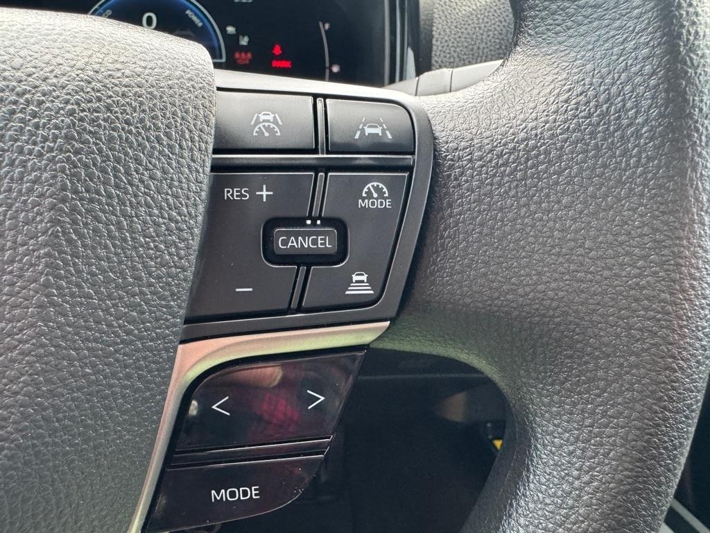 Toyota Camry Hybrid XLE 2025