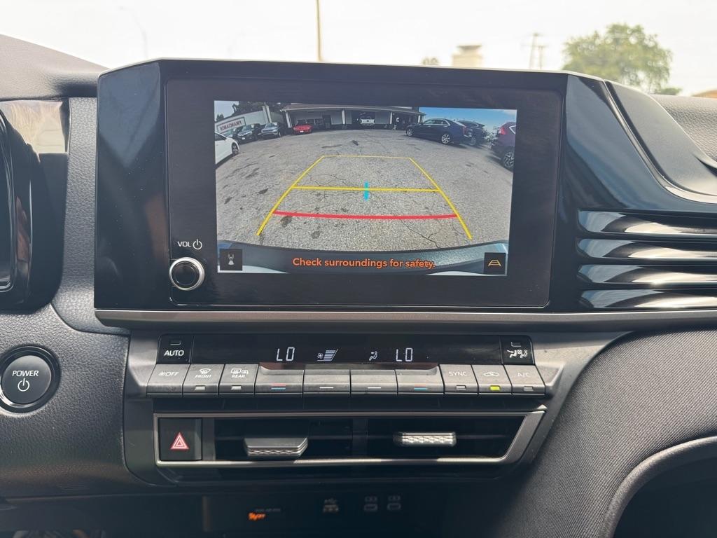 Toyota Camry Hybrid XLE 2025