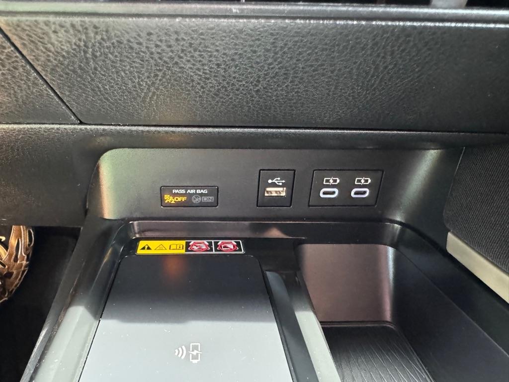 Toyota Camry Hybrid XLE 2025