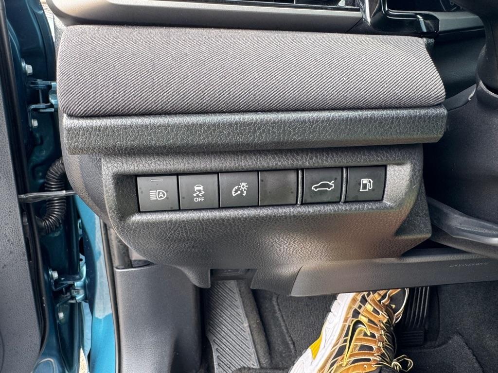 Toyota Camry Hybrid XLE 2025