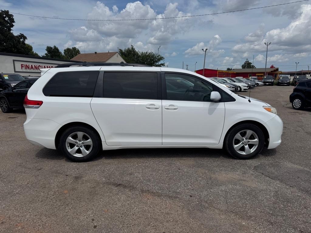 Toyota Sienna LE FWD 8-Passenger V6 2014