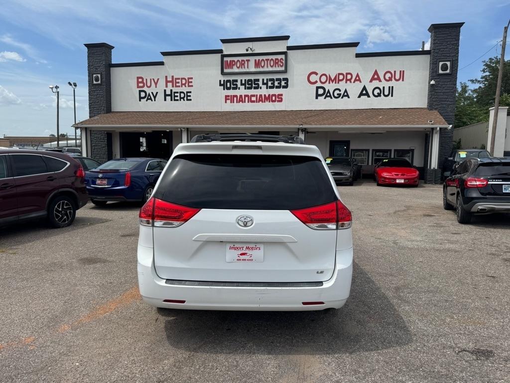 Toyota Sienna LE FWD 8-Passenger V6 2014