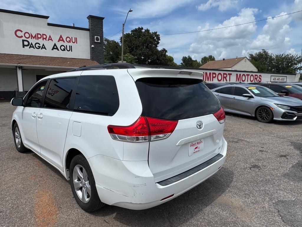 Toyota Sienna LE FWD 8-Passenger V6 2014