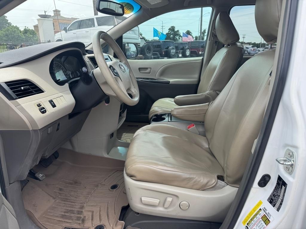 Toyota Sienna LE FWD 8-Passenger V6 2014