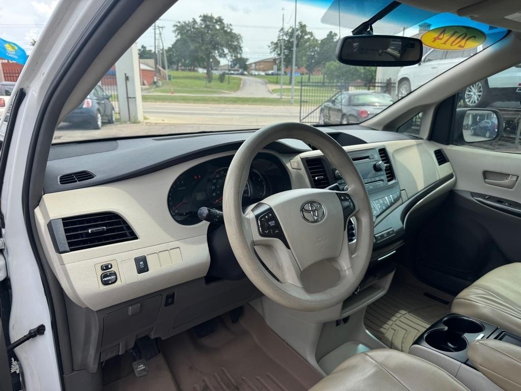 Toyota Sienna LE FWD 8-Passenger V6 2014