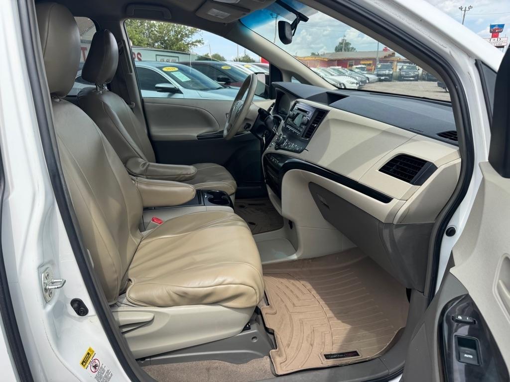Toyota Sienna LE FWD 8-Passenger V6 2014