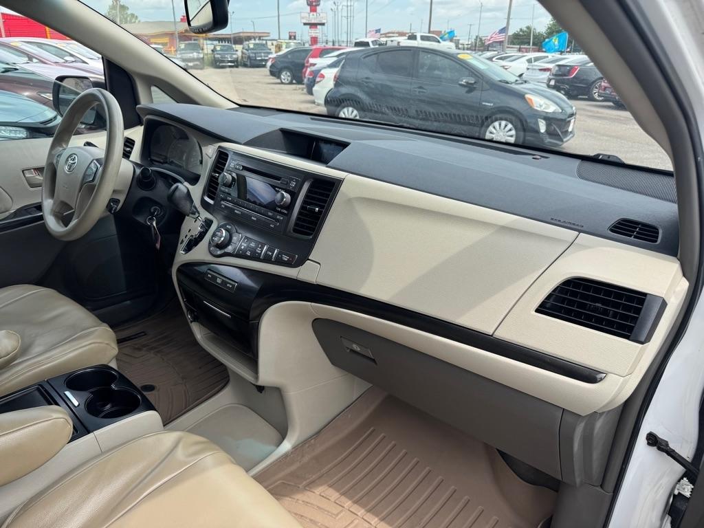 Toyota Sienna LE FWD 8-Passenger V6 2014