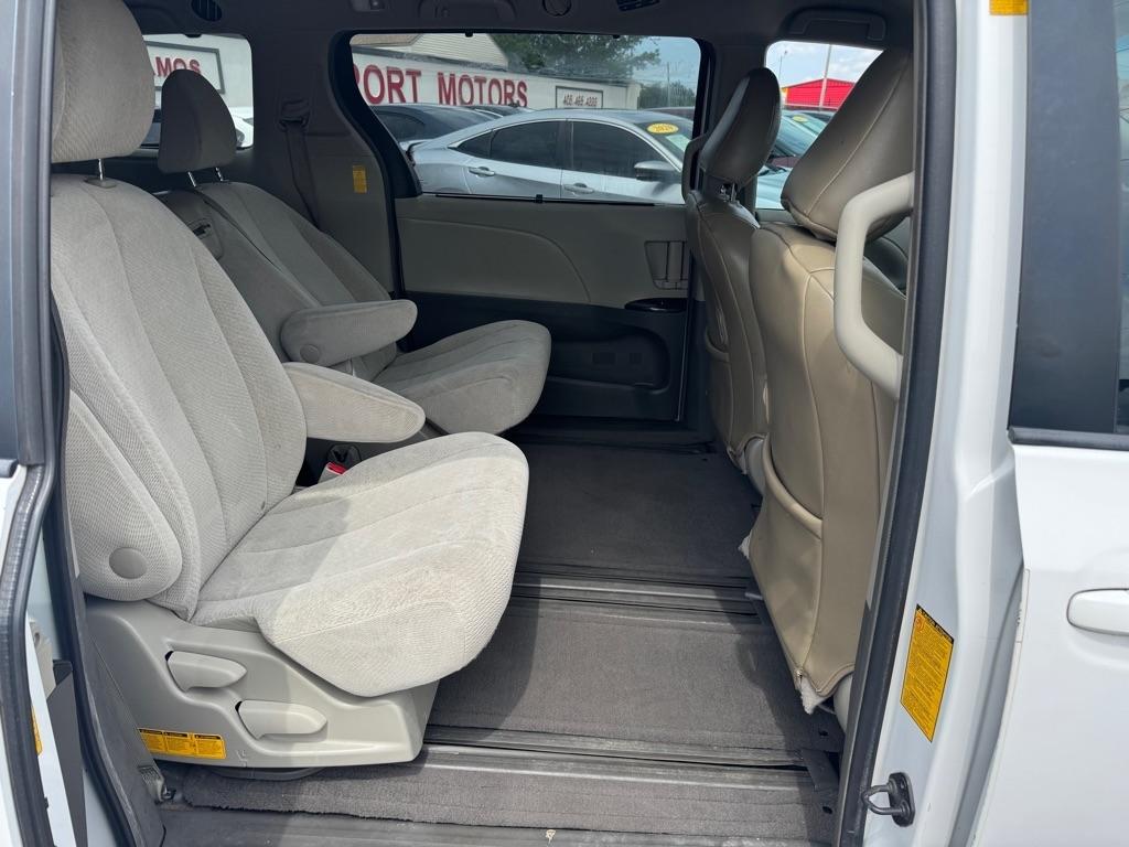 Toyota Sienna LE FWD 8-Passenger V6 2014