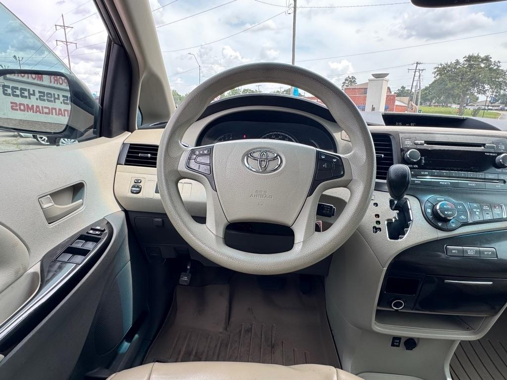 Toyota Sienna LE FWD 8-Passenger V6 2014
