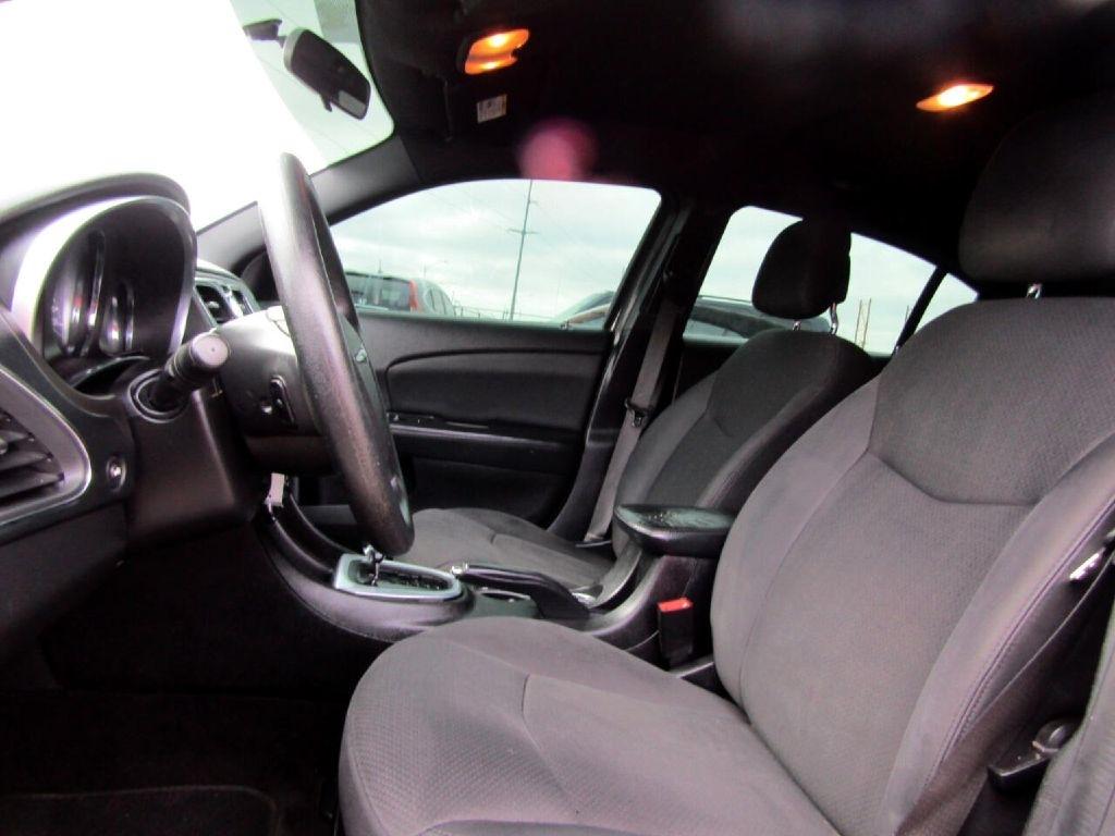 Chrysler 200 LX 2014