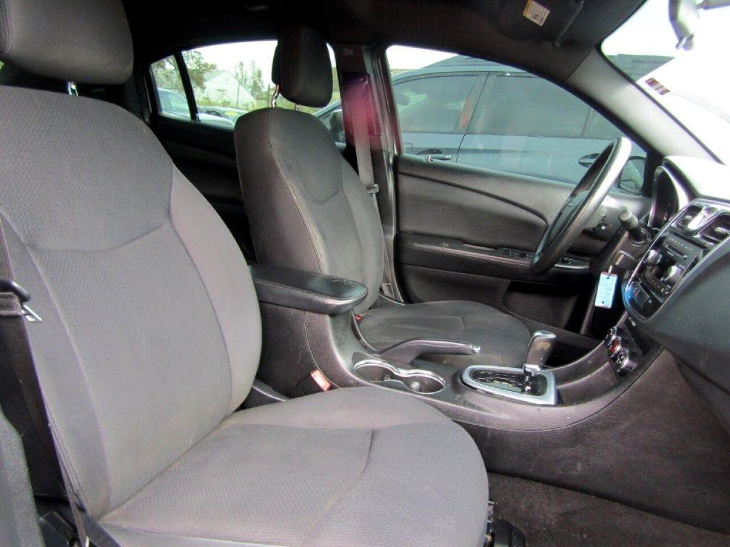 Chrysler 200 LX 2014