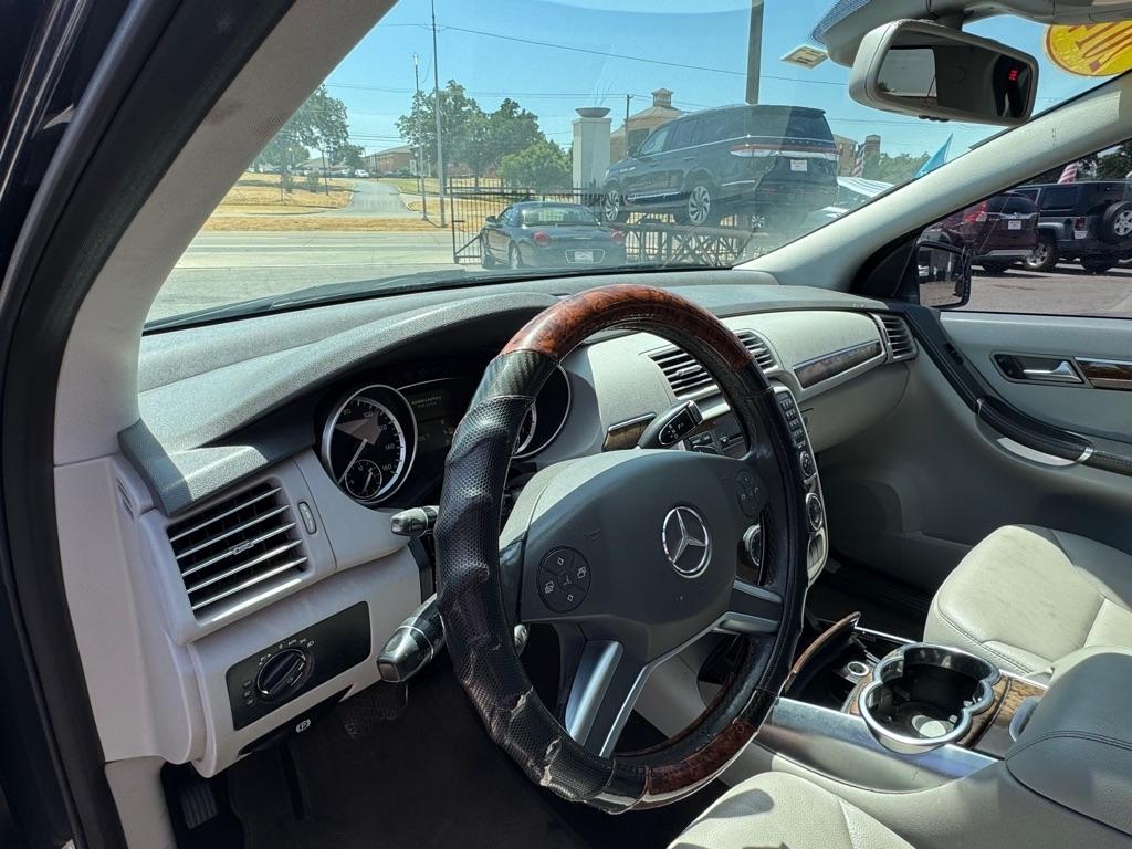 Mercedes-Benz R-Class R350 4MATIC w/ 3rd Row 2011