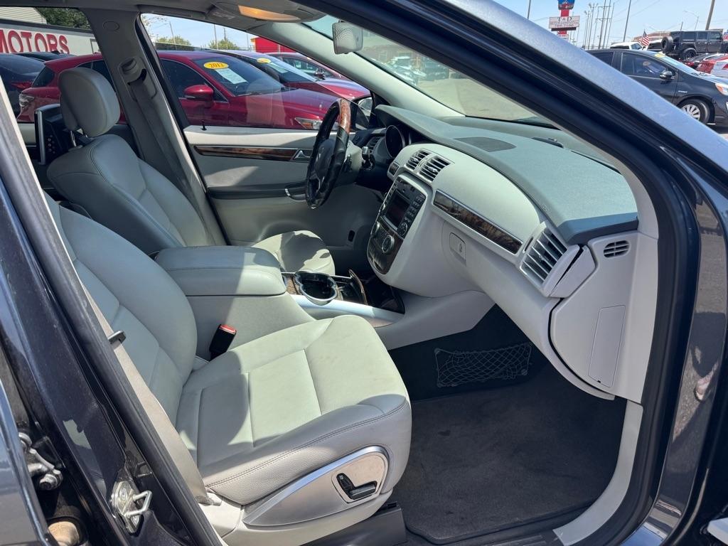 Mercedes-Benz R-Class R350 4MATIC w/ 3rd Row 2011