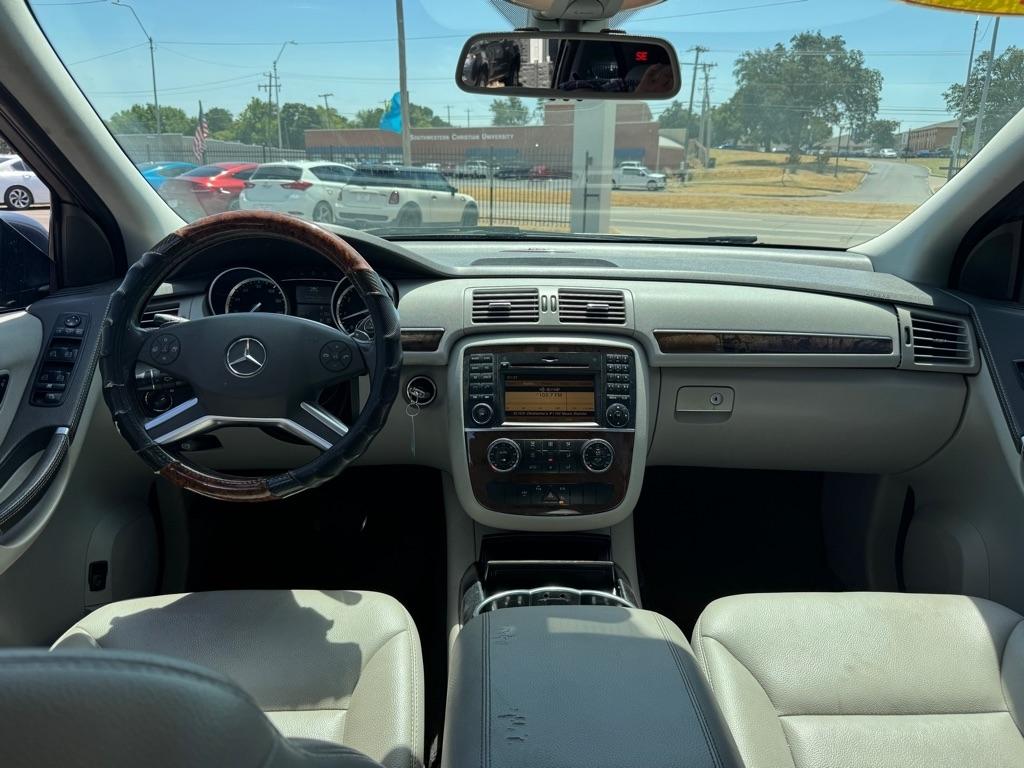 Mercedes-Benz R-Class R350 4MATIC w/ 3rd Row 2011