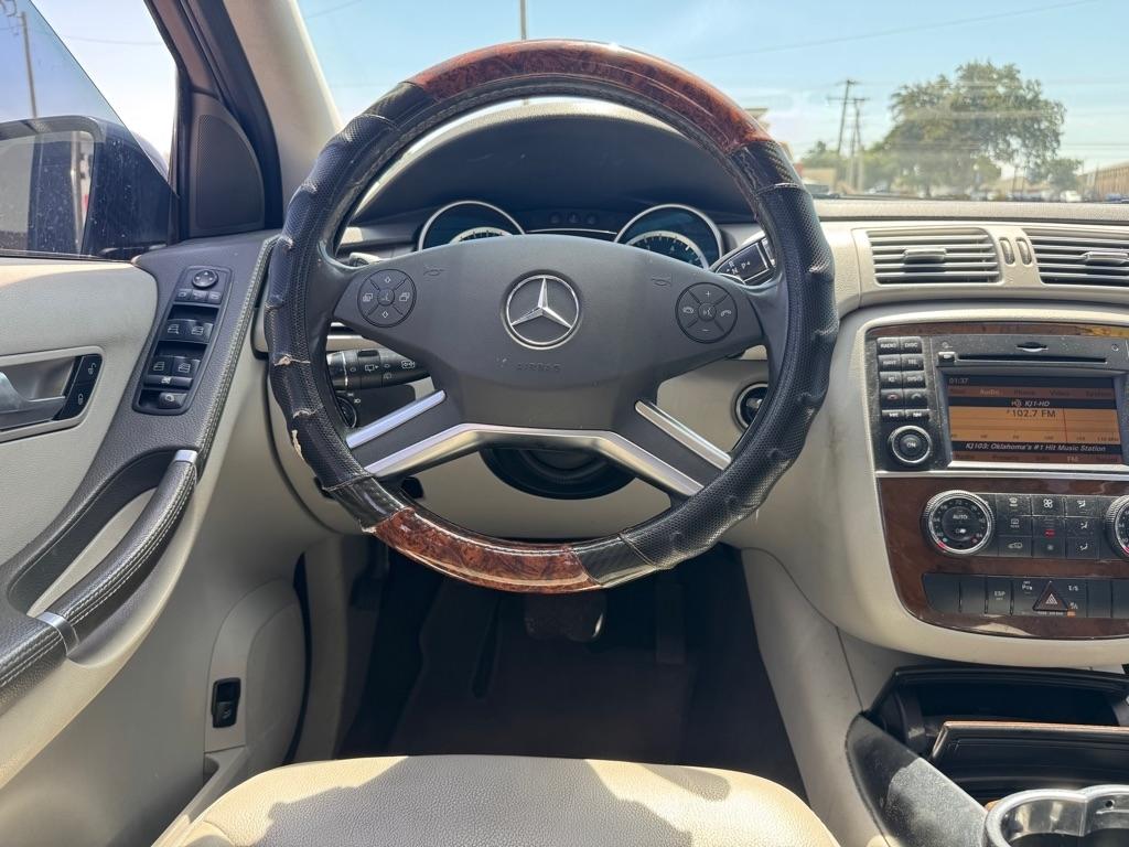 Mercedes-Benz R-Class R350 4MATIC w/ 3rd Row 2011