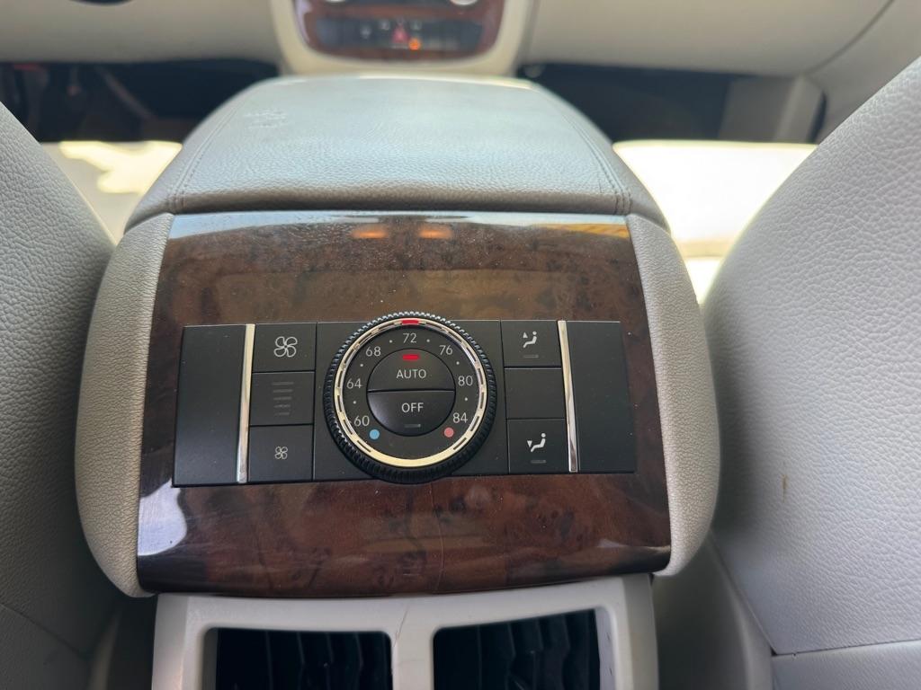 Mercedes-Benz R-Class R350 4MATIC w/ 3rd Row 2011