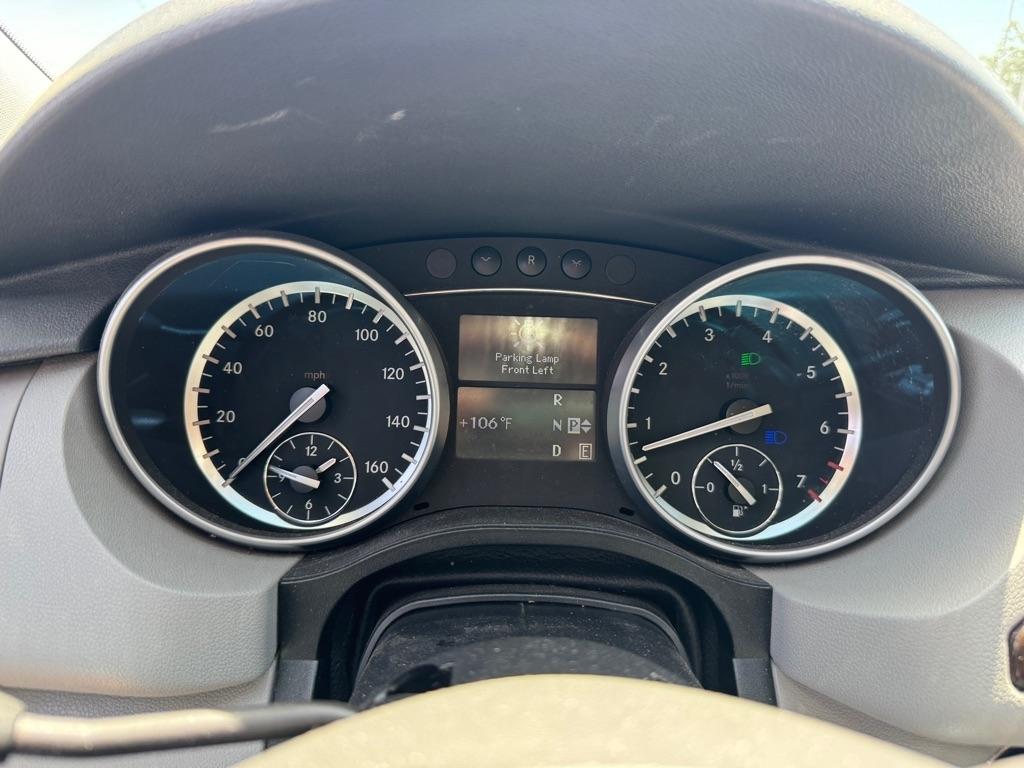 Mercedes-Benz R-Class R350 4MATIC w/ 3rd Row 2011