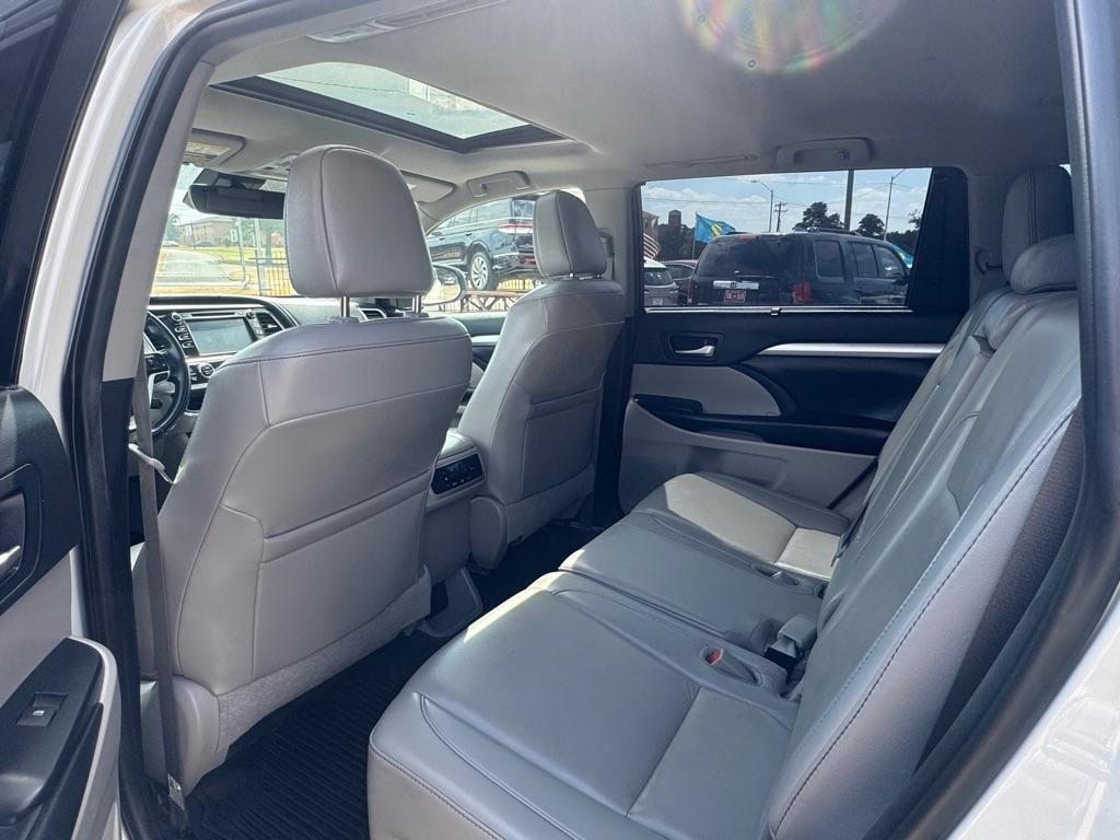 Toyota Highlander SE FWD V6 2019