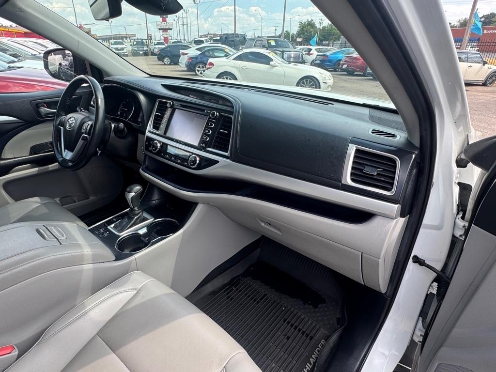 Toyota Highlander SE FWD V6 2019