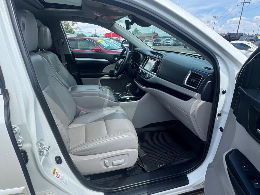 Toyota Highlander SE FWD V6 2019