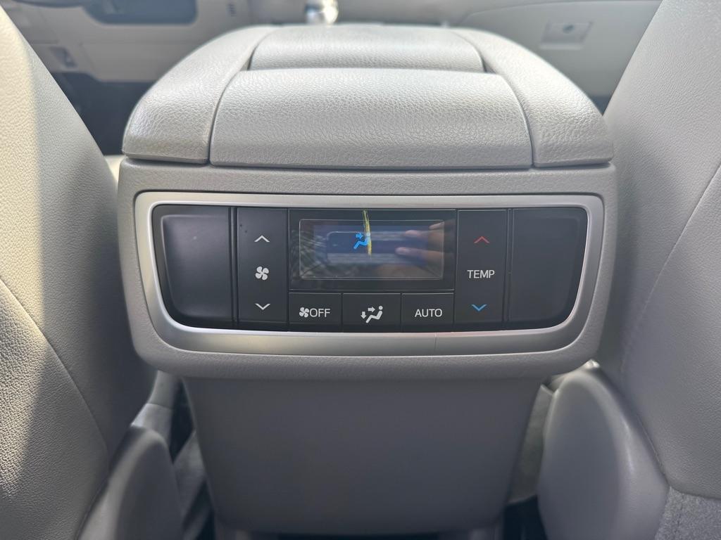 Toyota Highlander SE FWD V6 2019