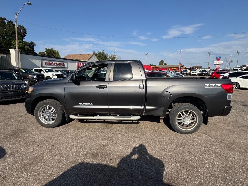 Toyota Tundra Tundra-Grade Double Cab 4.6L 2WD 2011