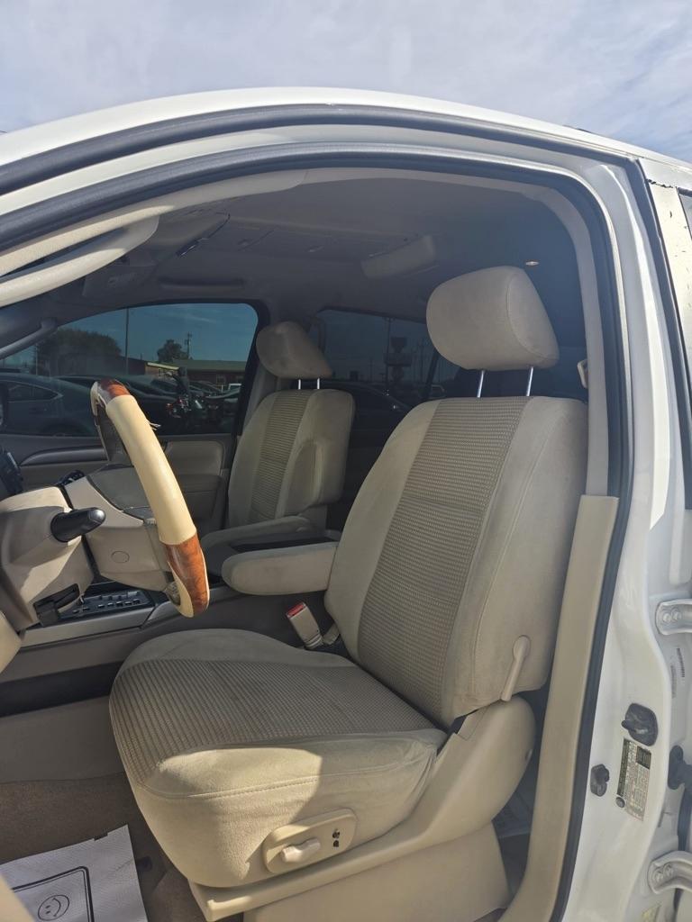 Nissan Armada SV 2WD 2011