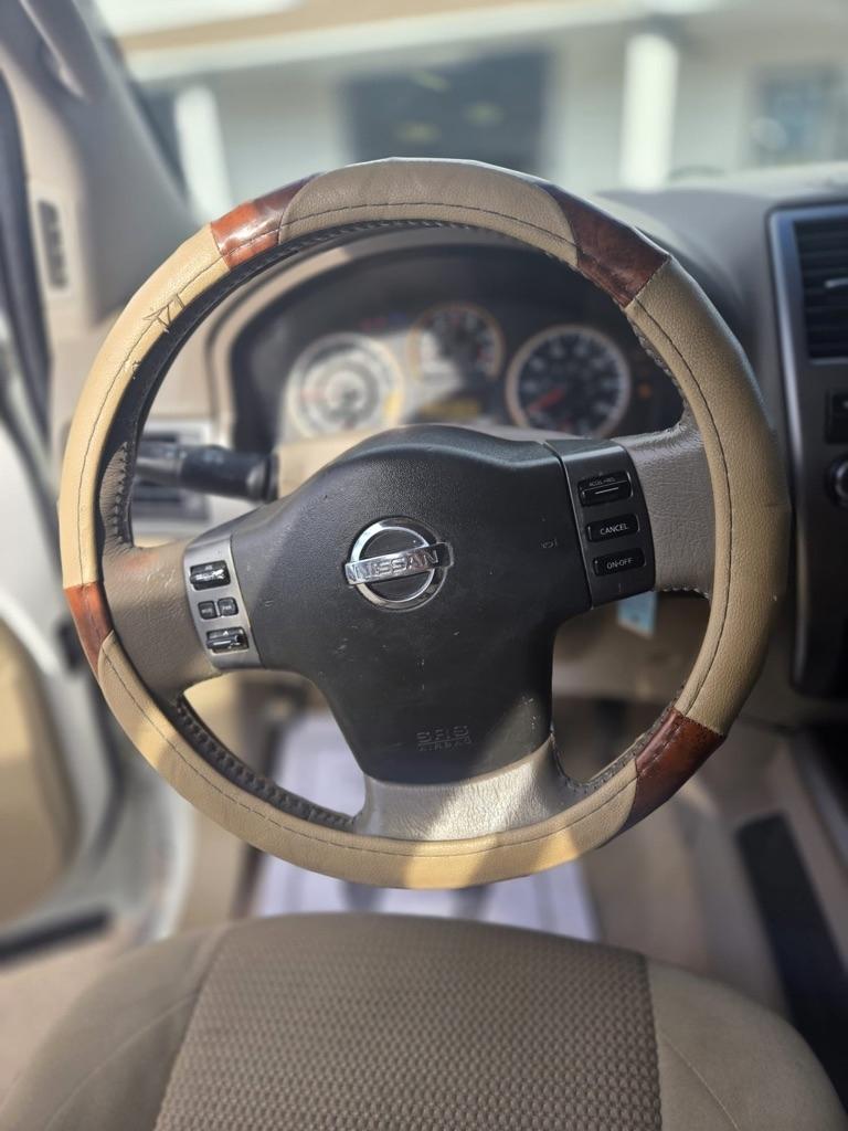 Nissan Armada SV 2WD 2011