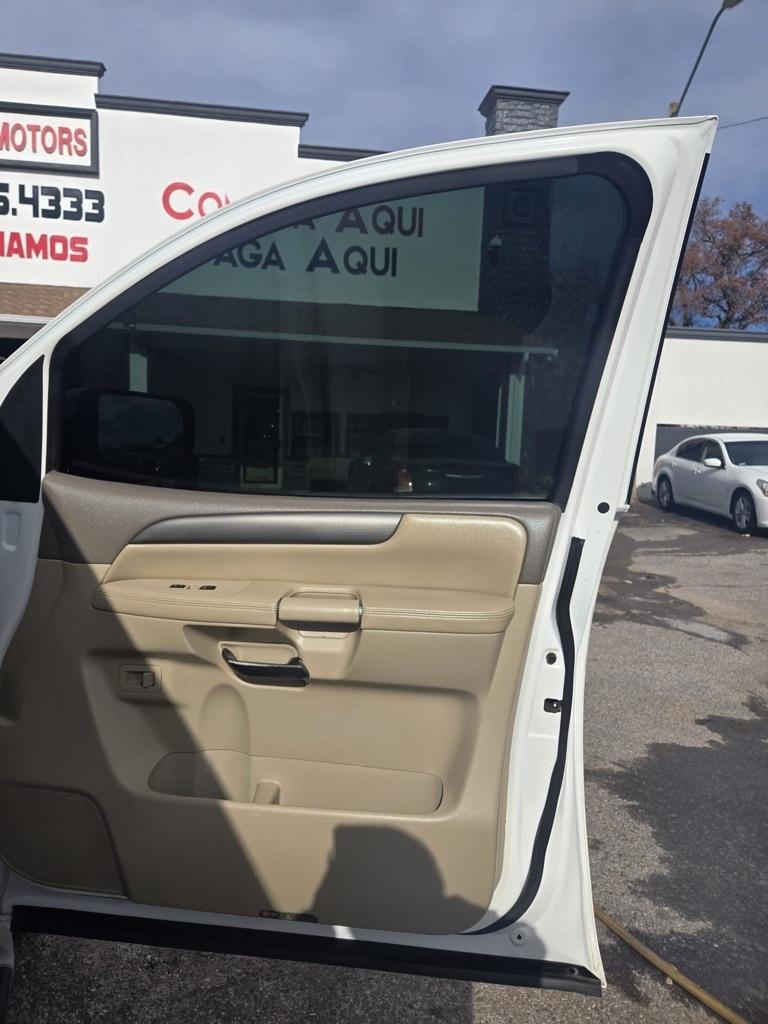 Nissan Armada SV 2WD 2011