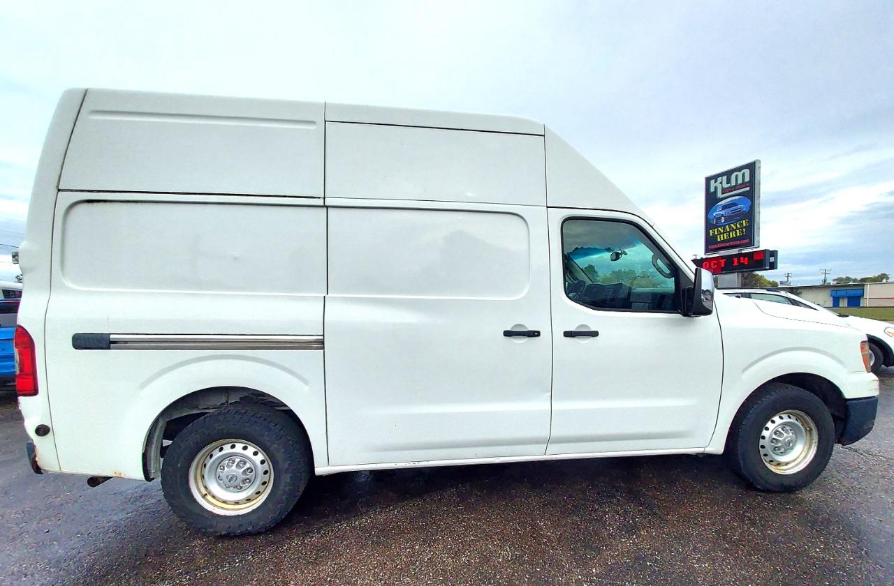 Nissan NV Cargo 2500 HD SV V8 2014