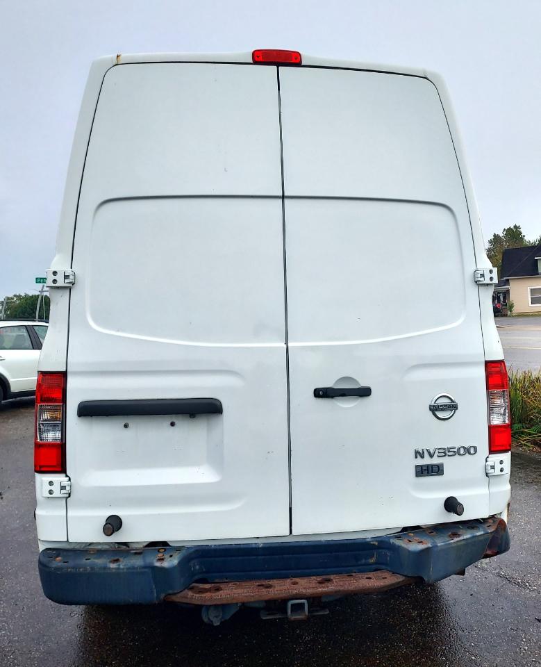 Nissan NV Cargo 2500 HD SV V8 2014