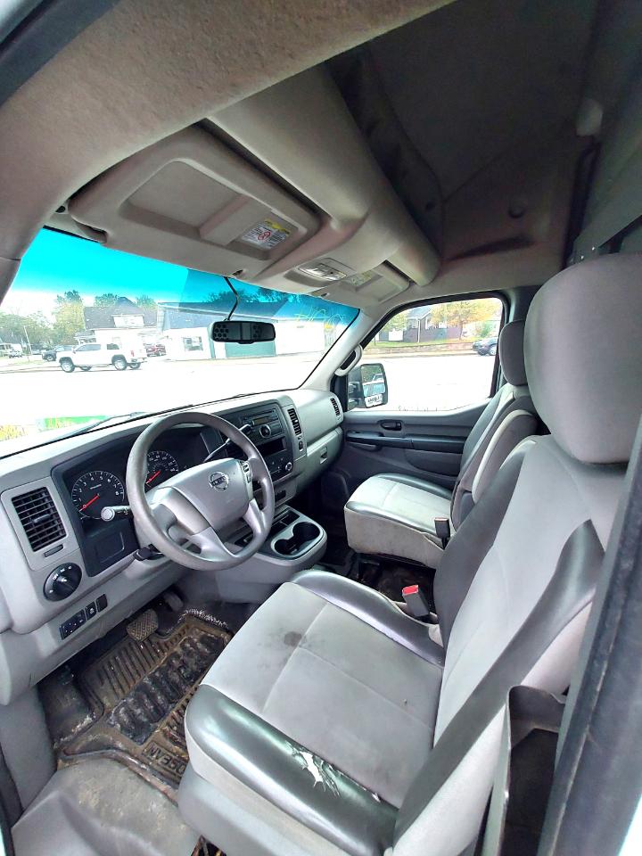 Nissan NV Cargo 2500 HD SV V8 2014