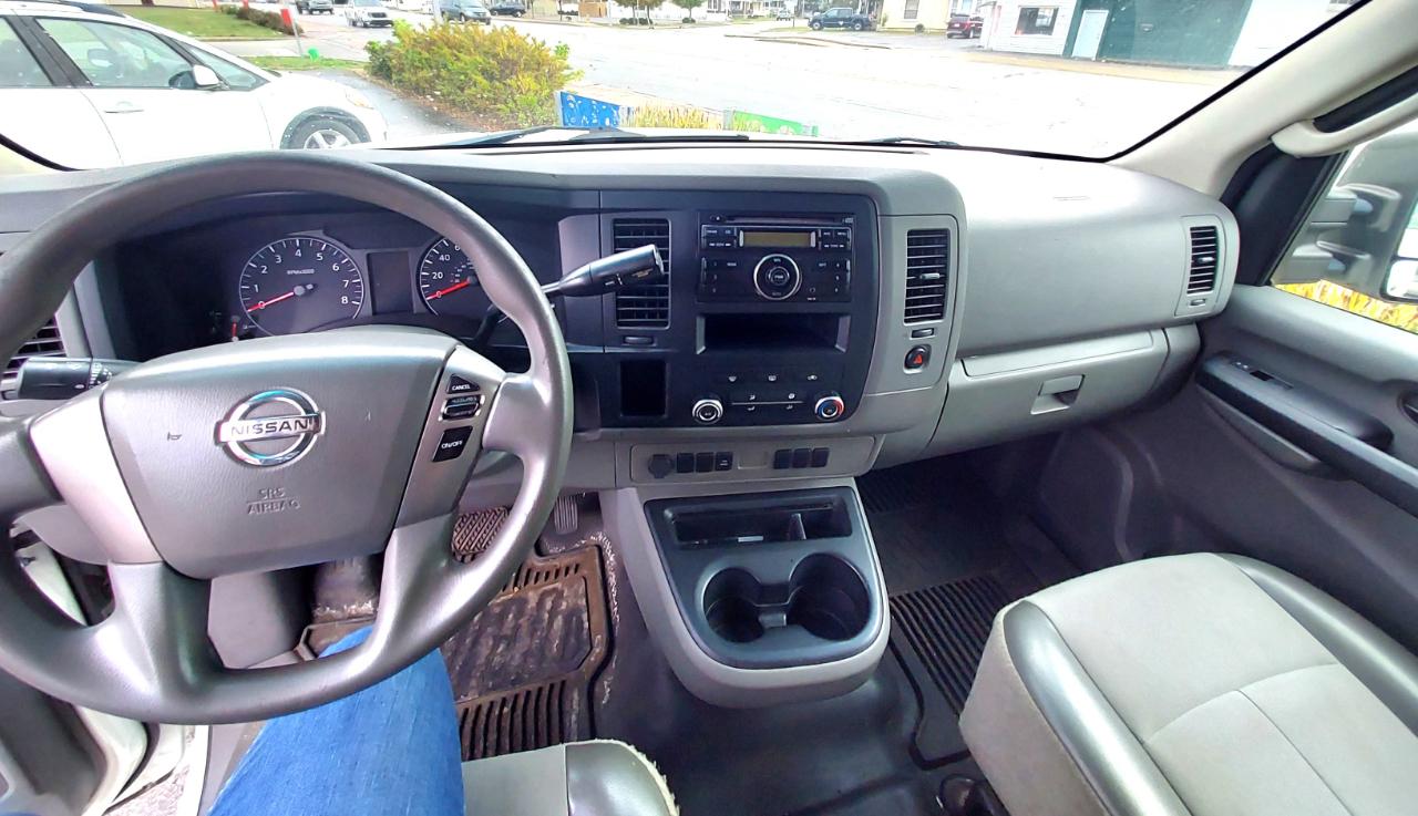 Nissan NV Cargo 2500 HD SV V8 2014