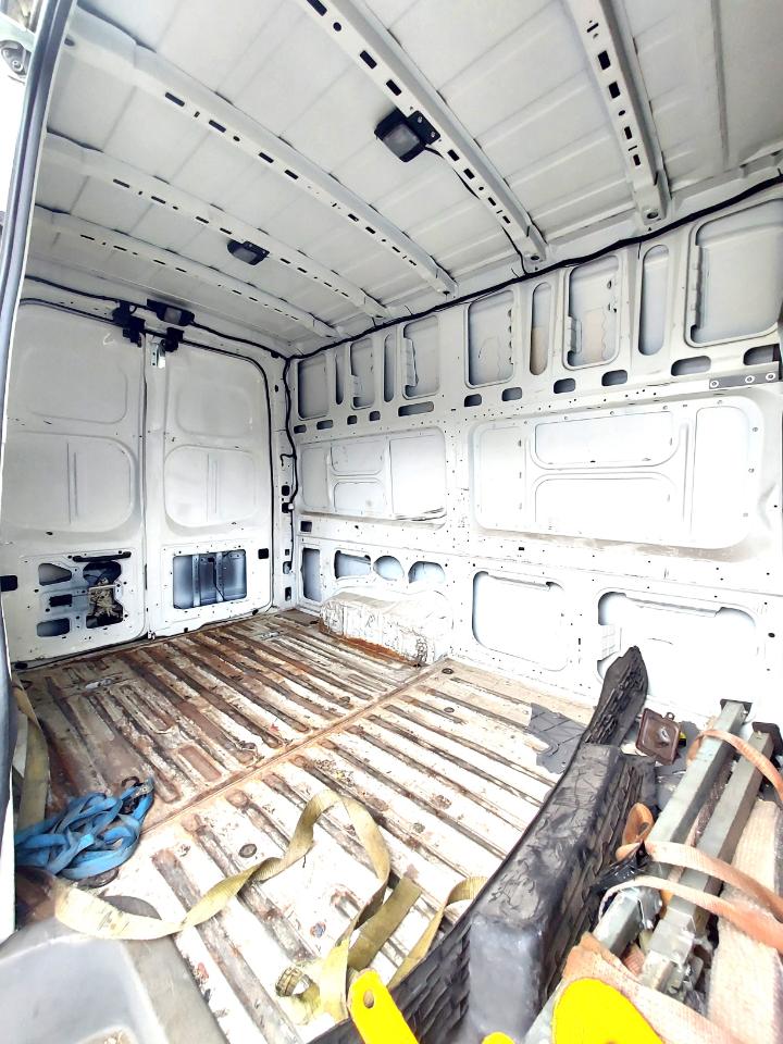 Nissan NV Cargo 2500 HD SV V8 2014